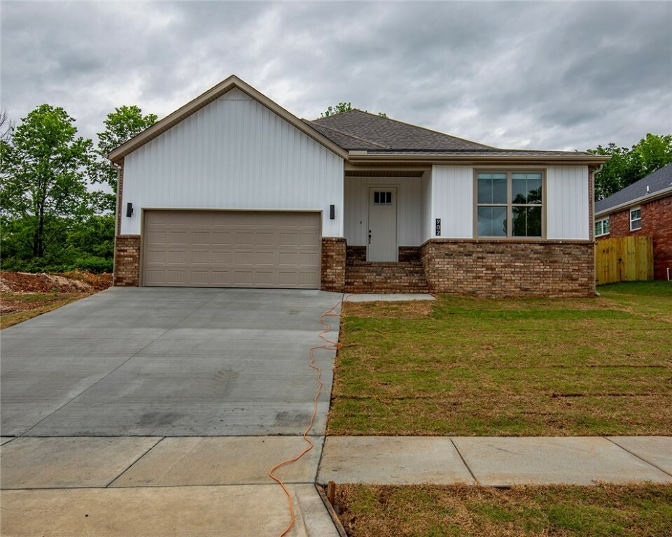 902 E Buchanan Street  Prairie Grove AR 72753 photo