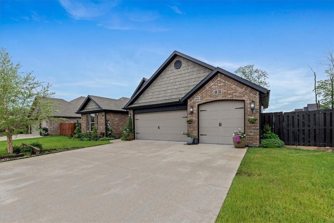 Property Photo:  5713 S 60th Place  AR 72758 