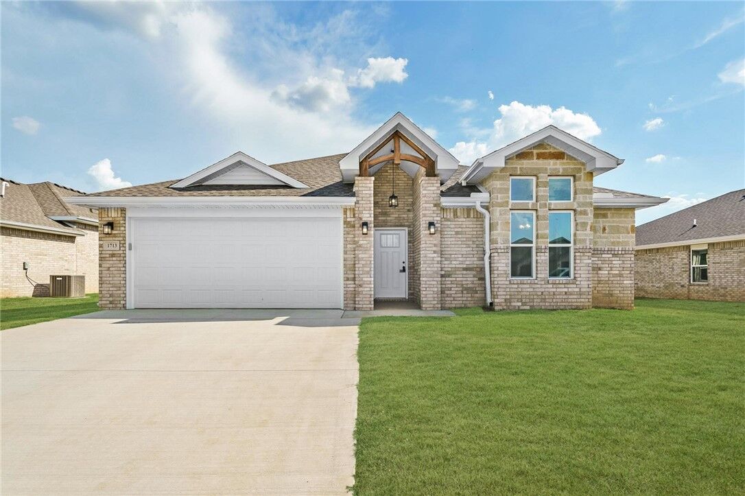 Property Photo:  1713 Ferguson Street  AR 72751 