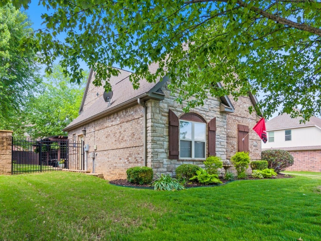 Property Photo: 6606 S Silverthorne Lane AR 72758