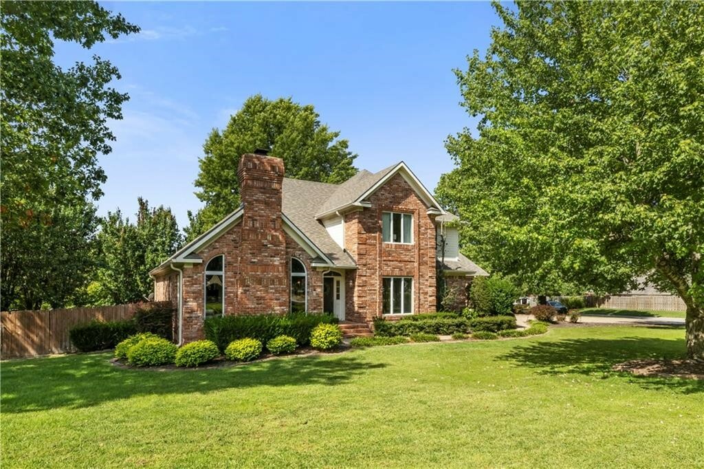 Property Photo: 1801 El Contento Circle AR 72712