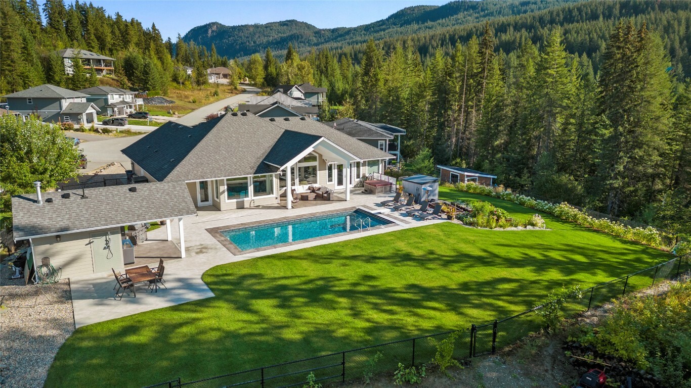 Property Photo: 2518 Valley Place BC V0E 1H2