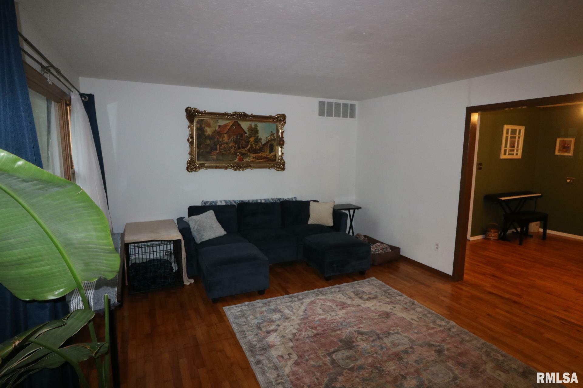 Property Photo: 303 S Greenbriar Road IL 62918