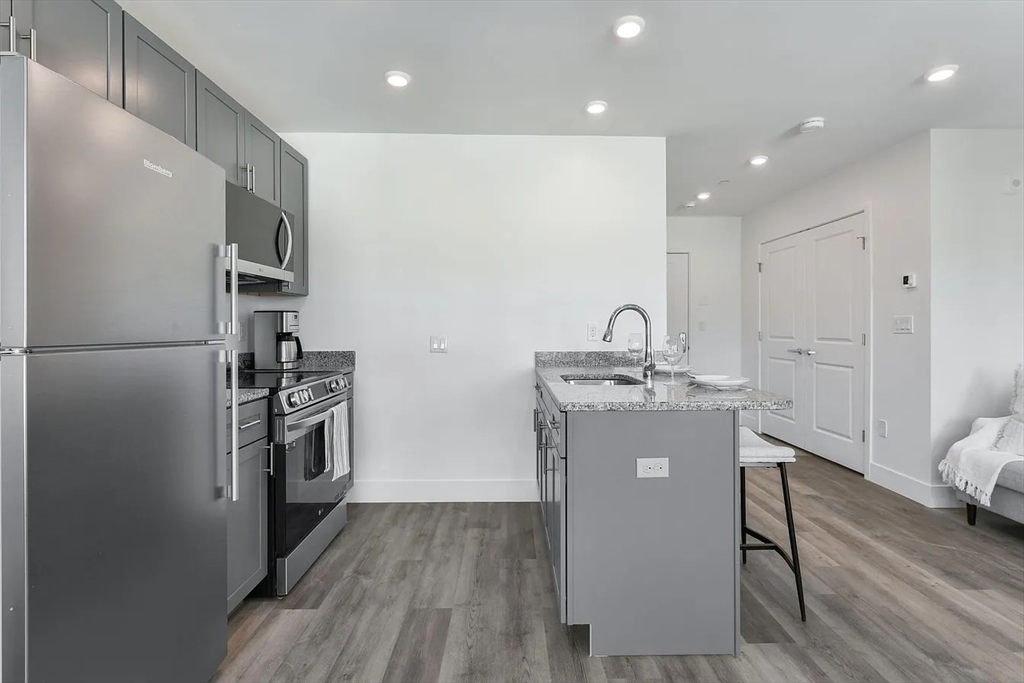 Property Photo: 585 Essex St 523 MA 01901