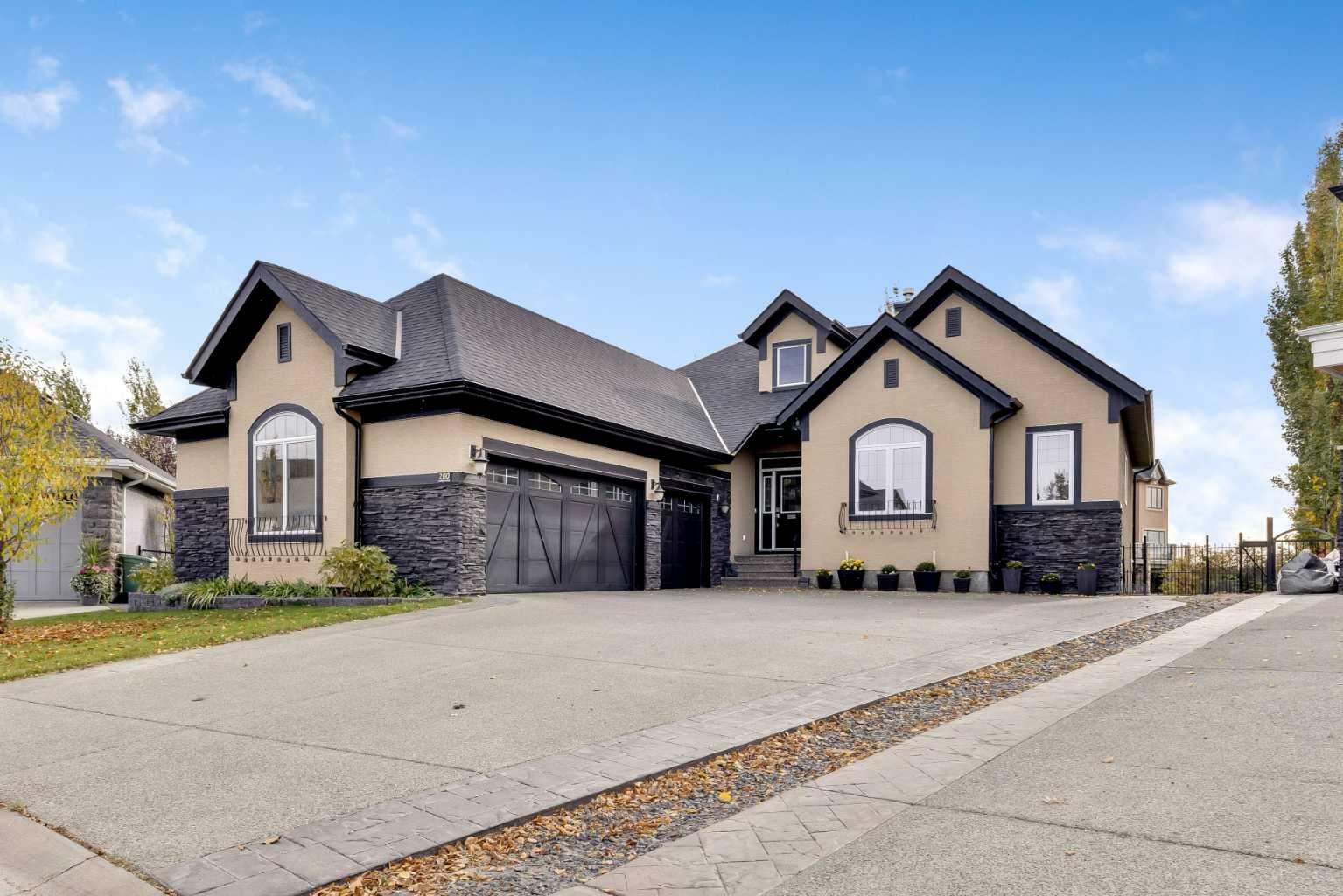 Property Photo: 200 Cranleigh Terrace SE AB T3M 0G4