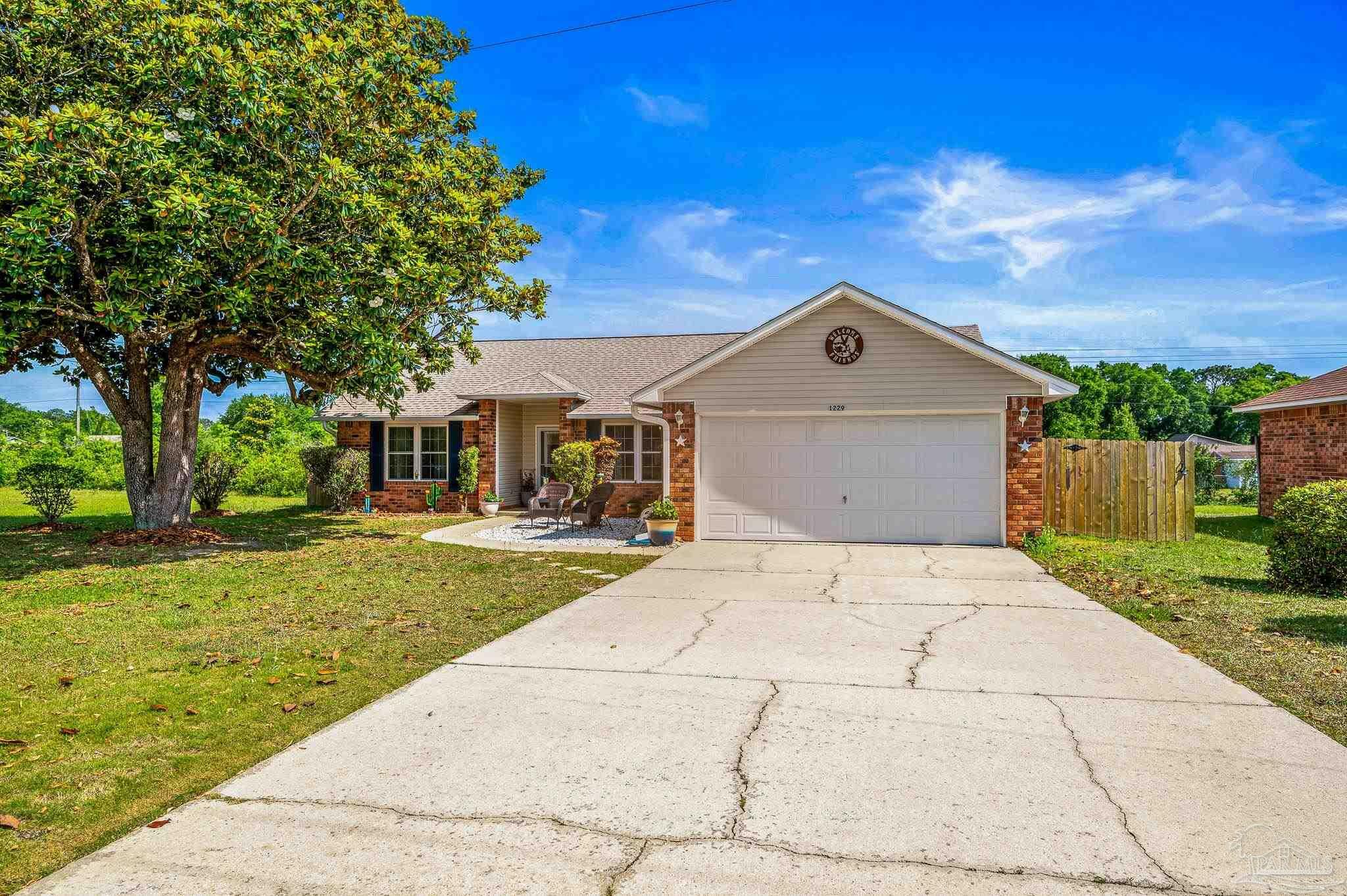Property Photo: 1229 Tiffany Dr FL 32514
