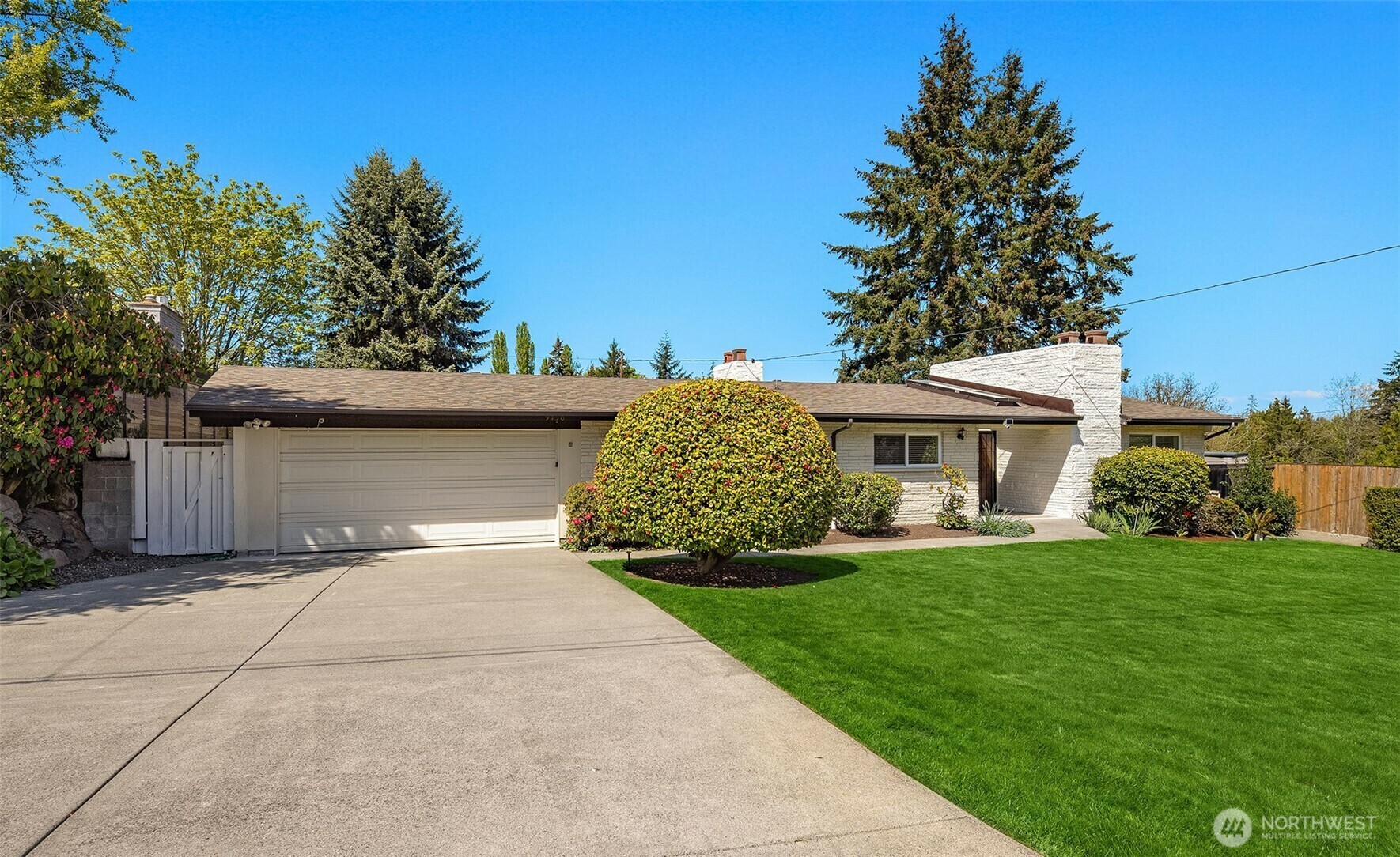 Property Photo: 9750 SE 41st Street WA 98040