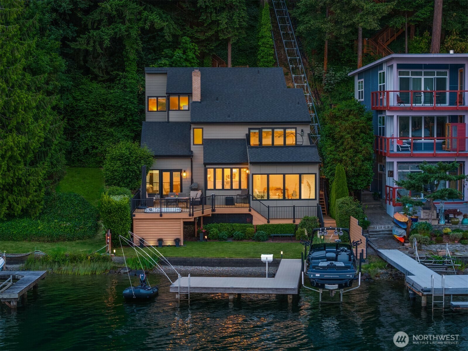 Property Photo: 2002 W Lake Sammamish Parkway NE WA 98052