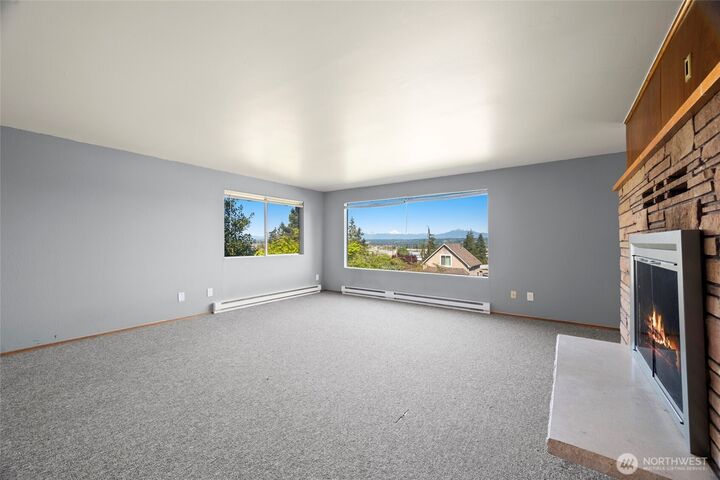 Property Photo: 3610 Oakes Avenue WA 98201