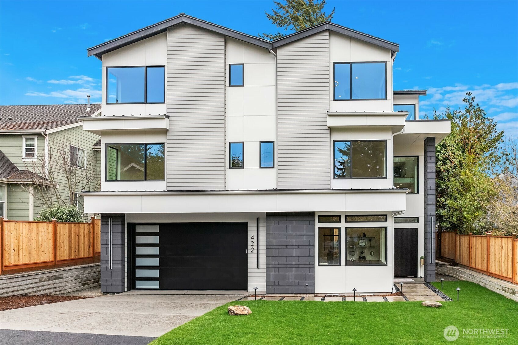 Property Photo: 422 98th Avenue NE WA 98004
