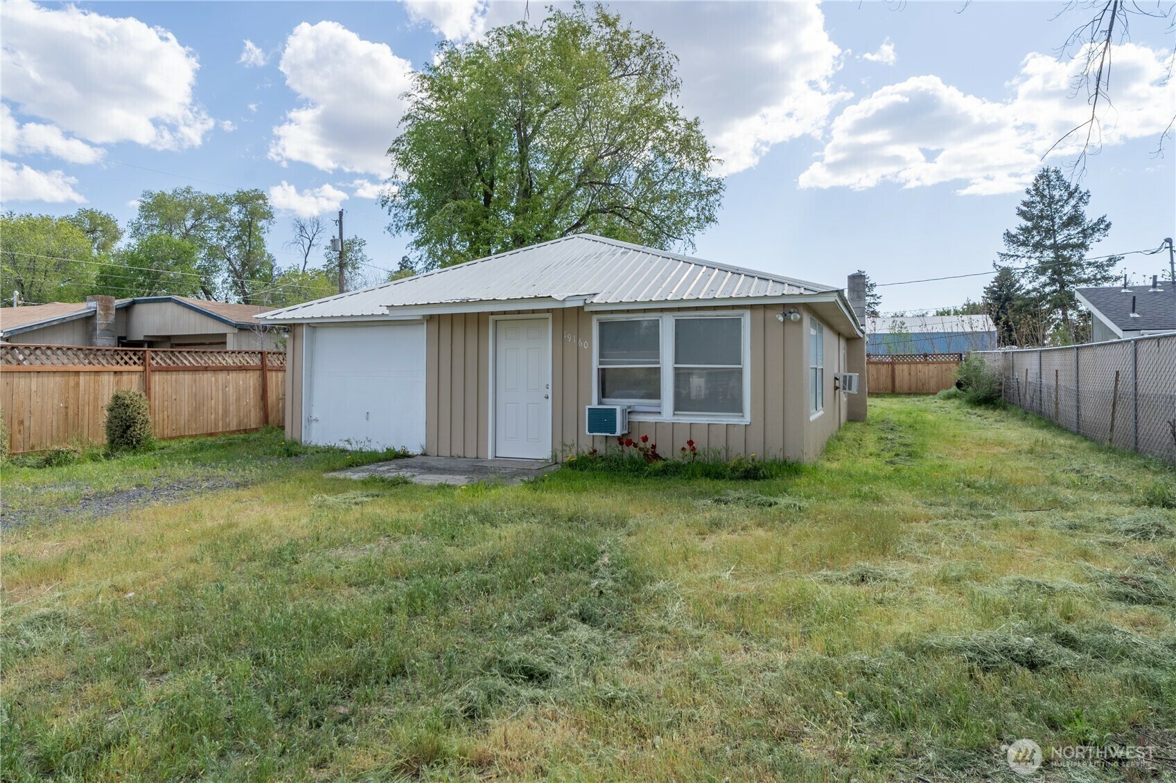 Property Photo: 19160 Franklin Street NW WA 98851