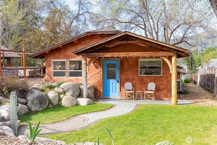 Property Photo: 811 Filer Avenue WA 98862