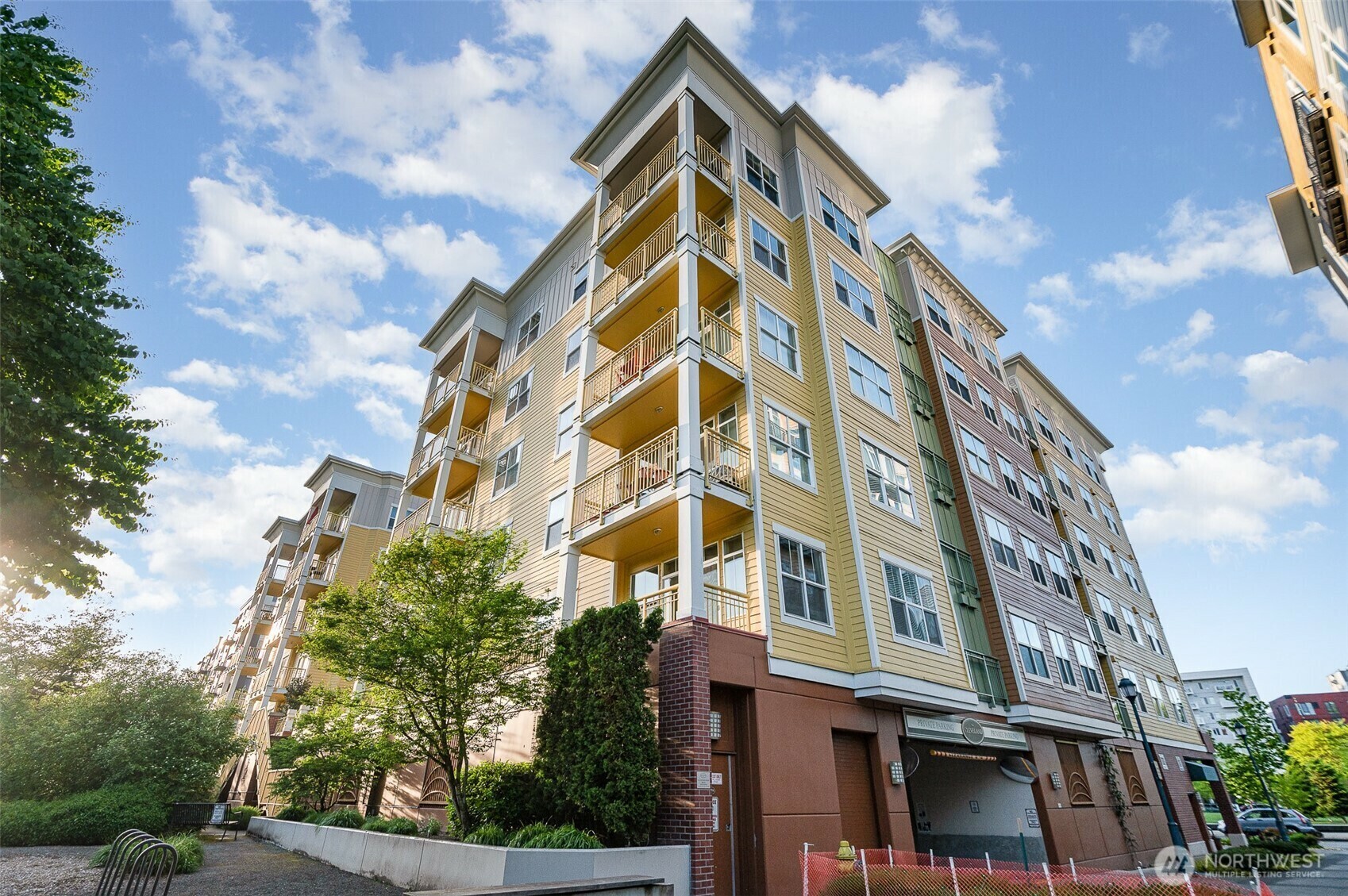 Property Photo: 16141 Cleveland St 216 WA 98052