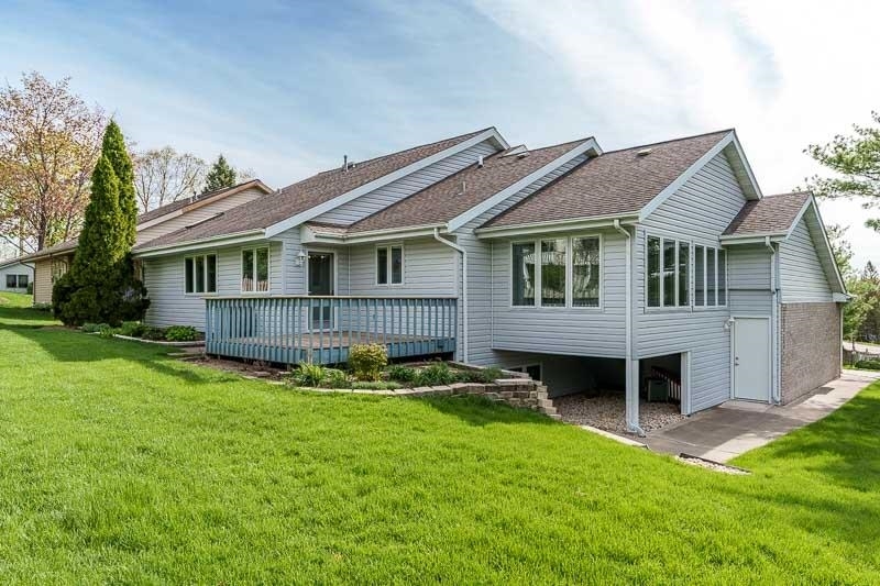 Property Photo: 422 Village Wood Ln IL 61072