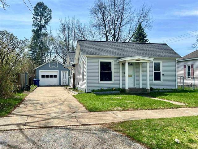 Property Photo: 825 Walnut Street MI 49601