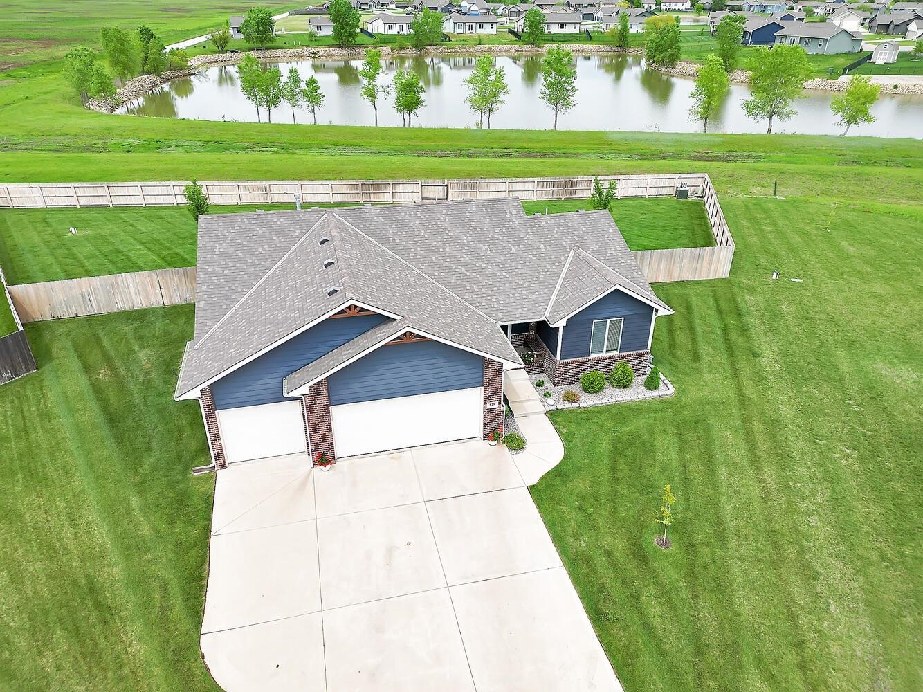 Property Photo: 825 S Cattail Cir KS 67060