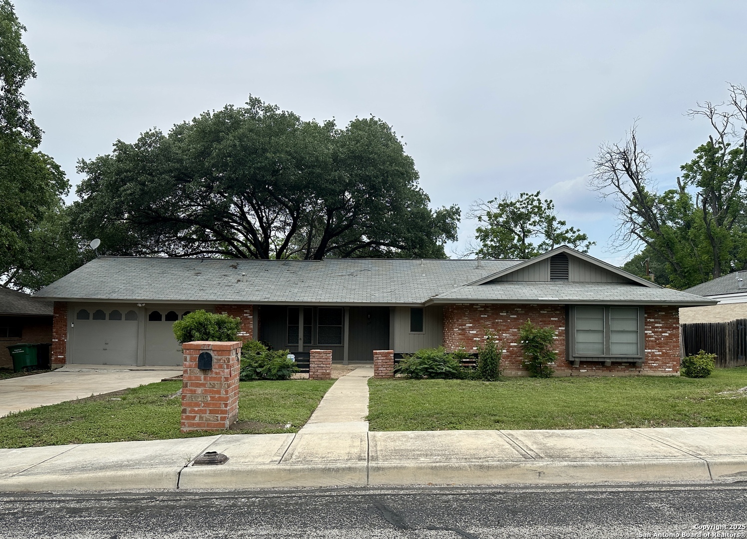 Property Photo: 939 Serenade TX 78213