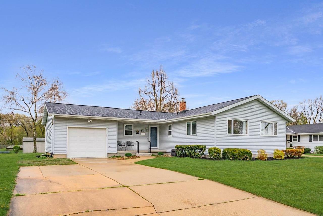 Property Photo: 819 Laura Street WI 53590
