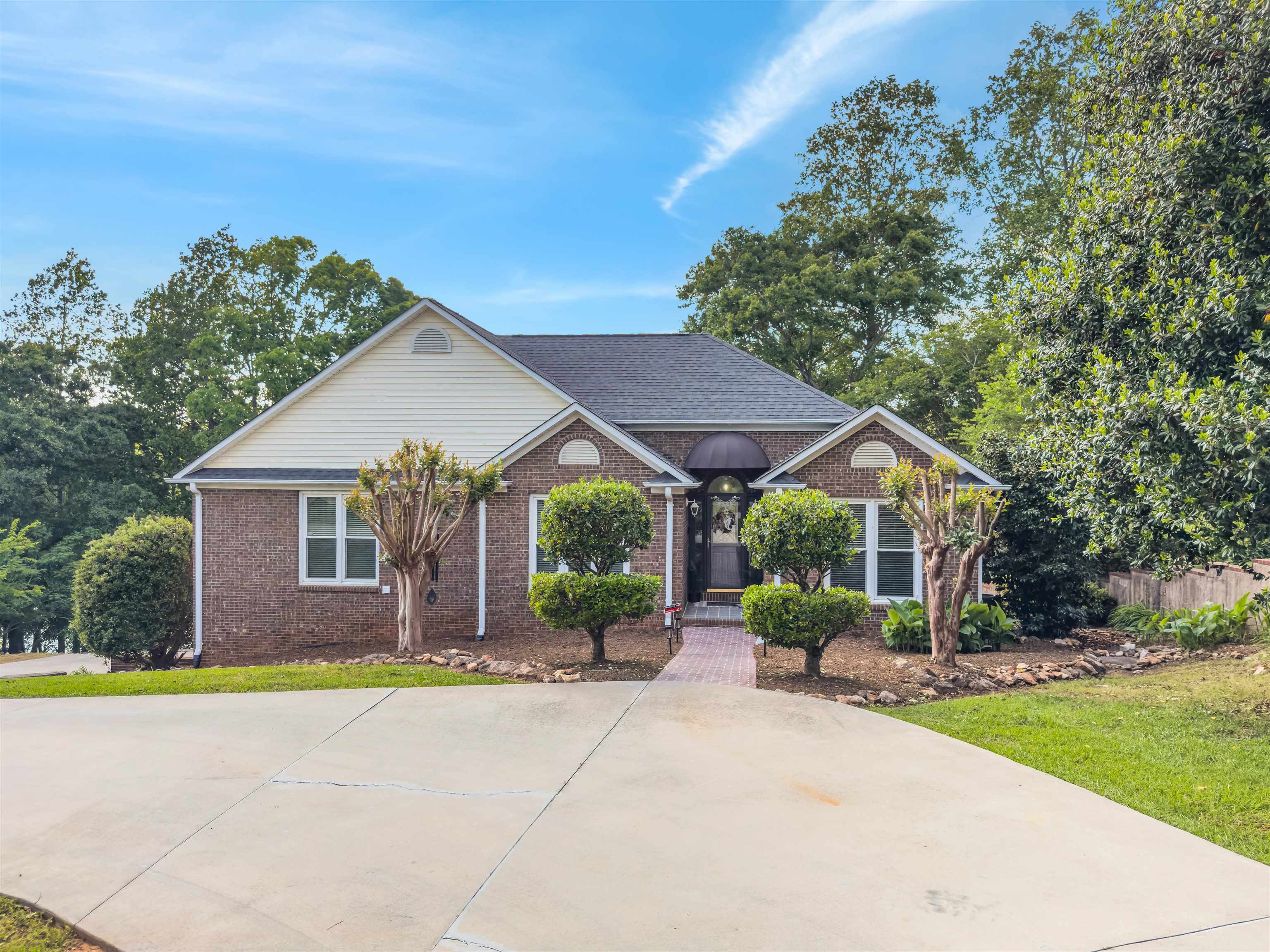 Property Photo: 168 Lakeshore Drive SC 29323