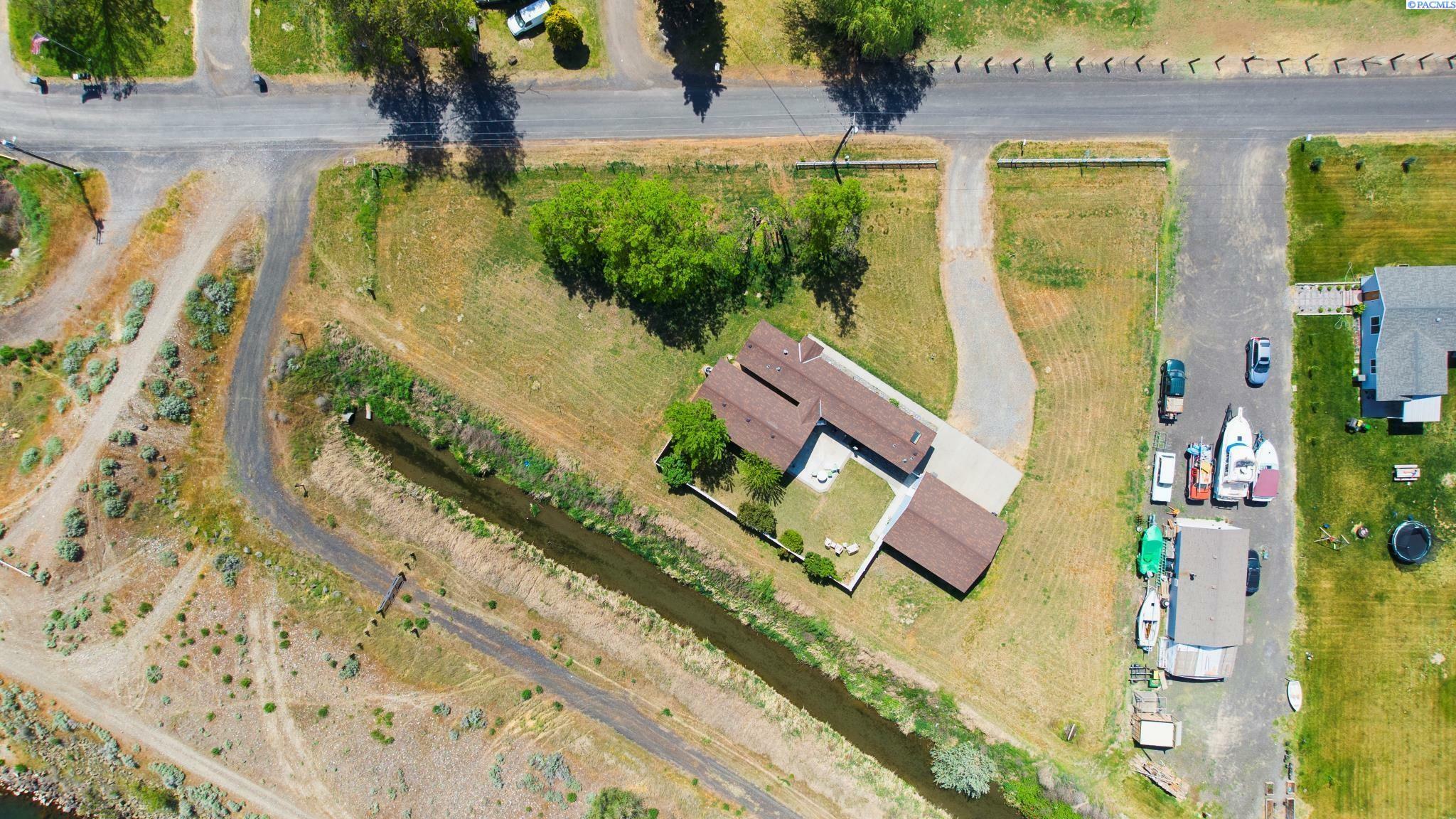 Property Photo: 206606 E 10th WA 99337