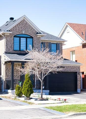 Property Photo: 8 Bayridge Drive S ON L6P 2H8