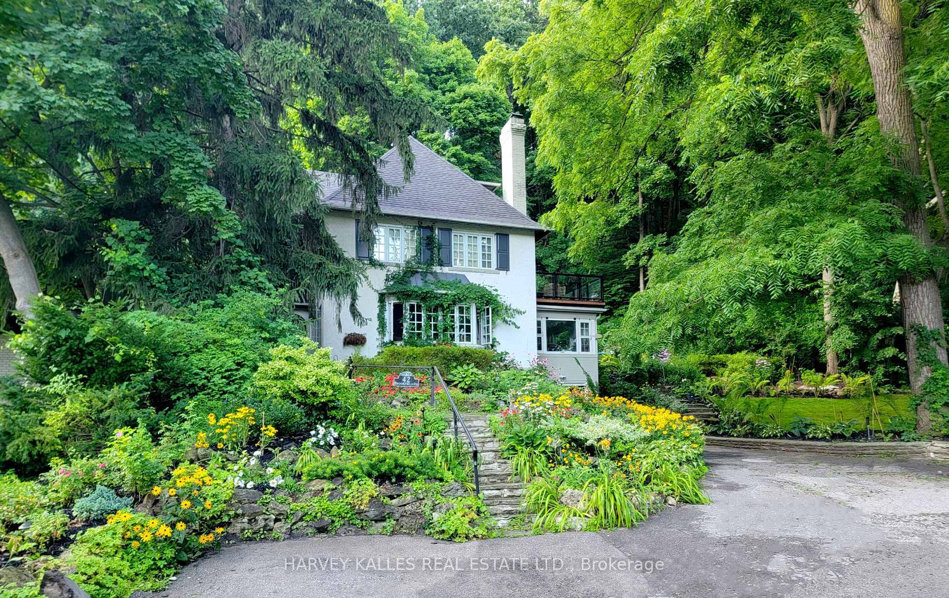 Property Photo: 42 Brookfield Road ON M2P 1A9