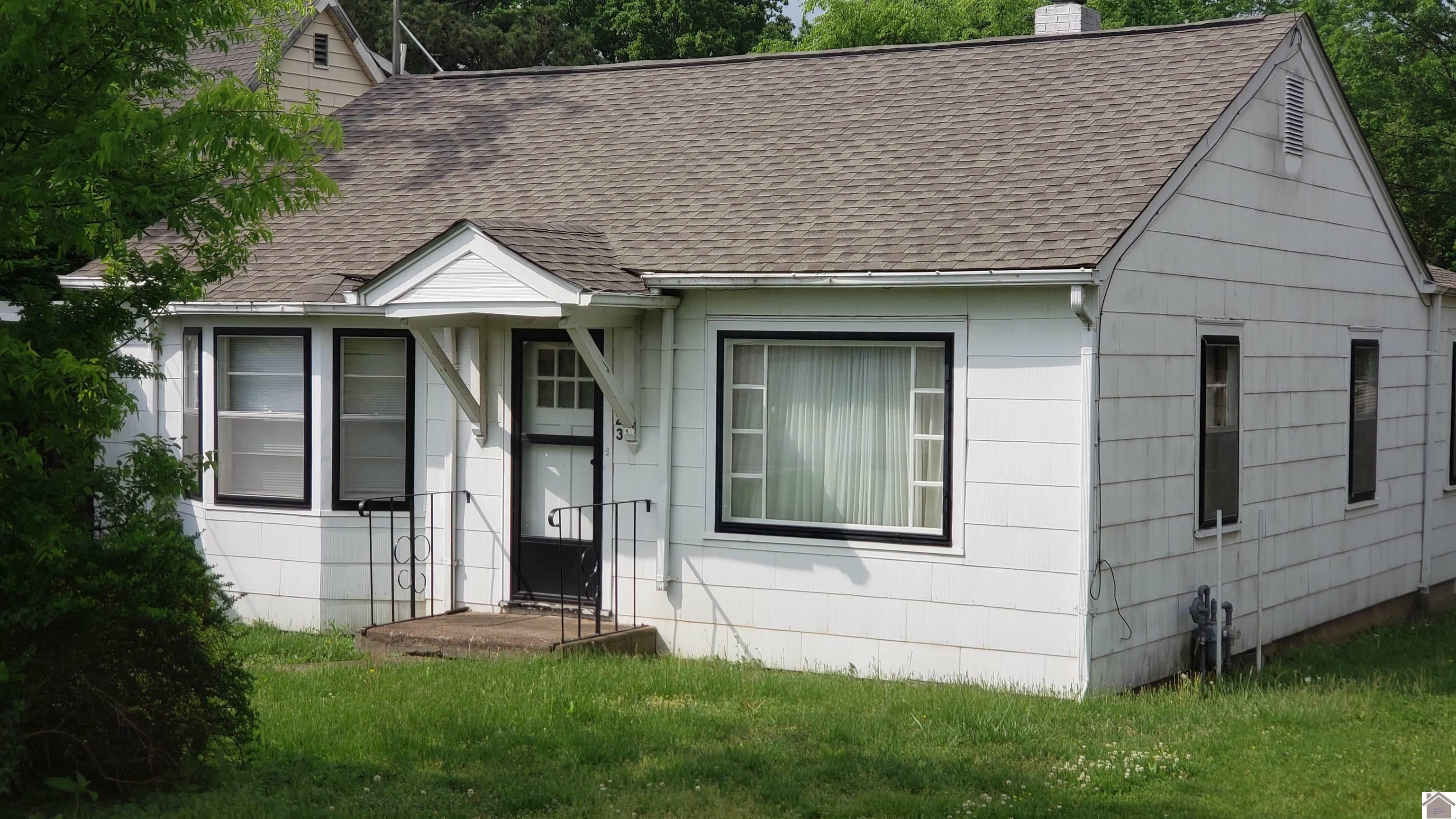 Property Photo: 223 Charleston Ave KY 42001
