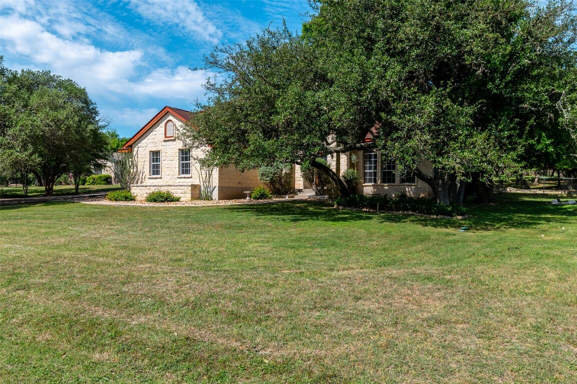 511 Shadywood Lane  Dripping Springs TX 78620 photo
