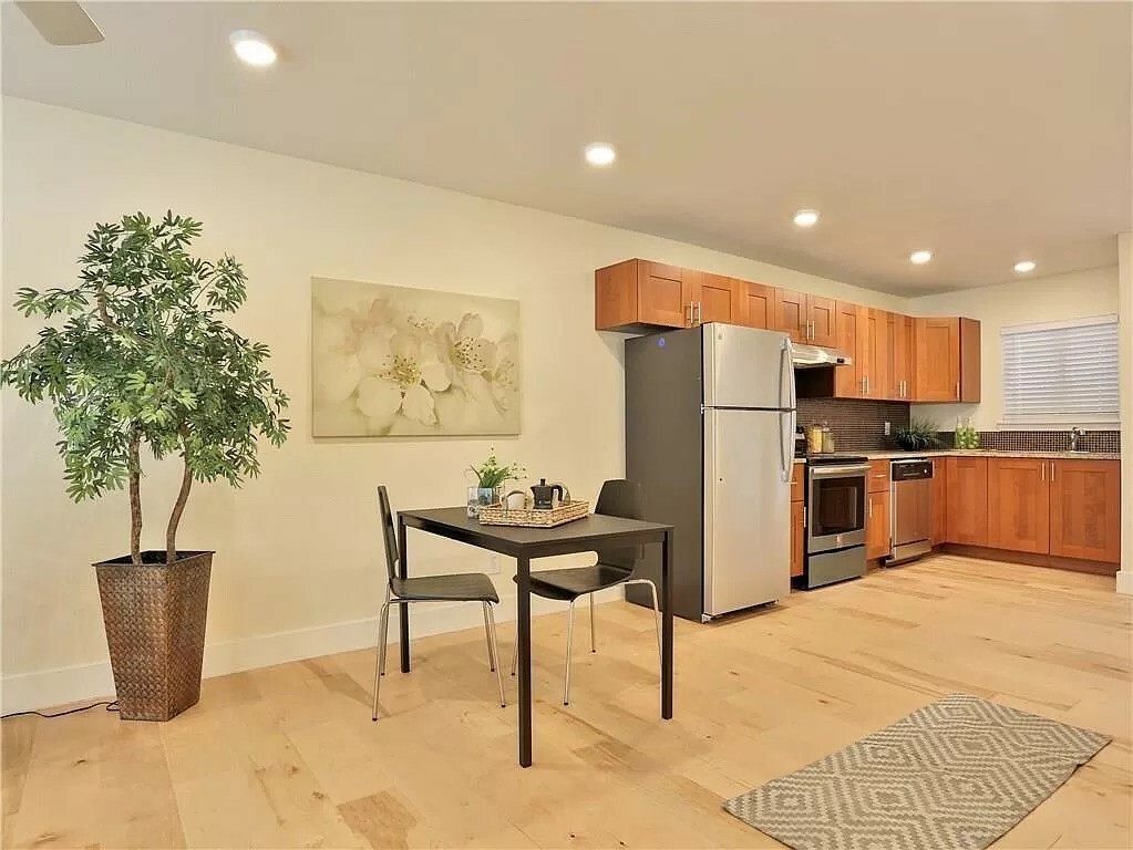 Property Photo: 909 Reinli Street 111 TX 78751