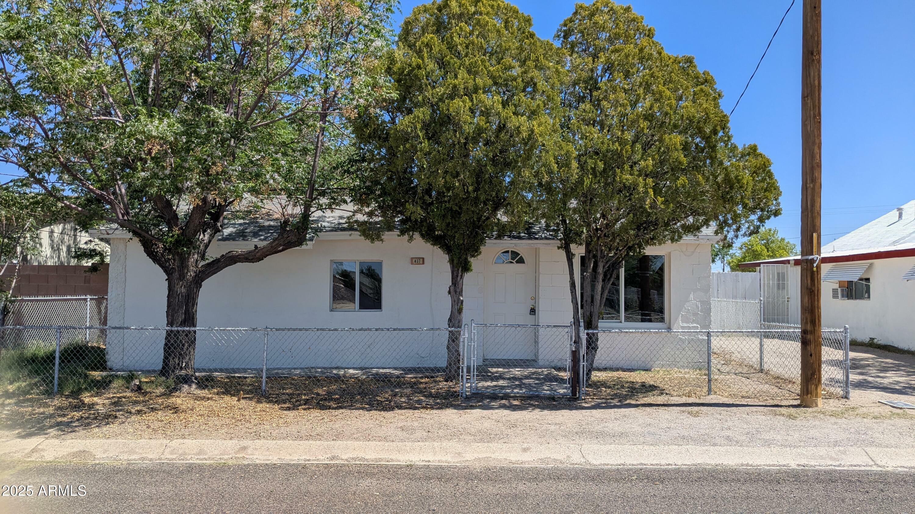 Property Photo: 437 W Henry Street AZ 85643