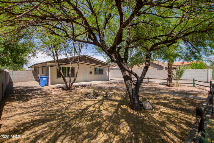 Property Photo: 2936 E Beck Lane AZ 85032