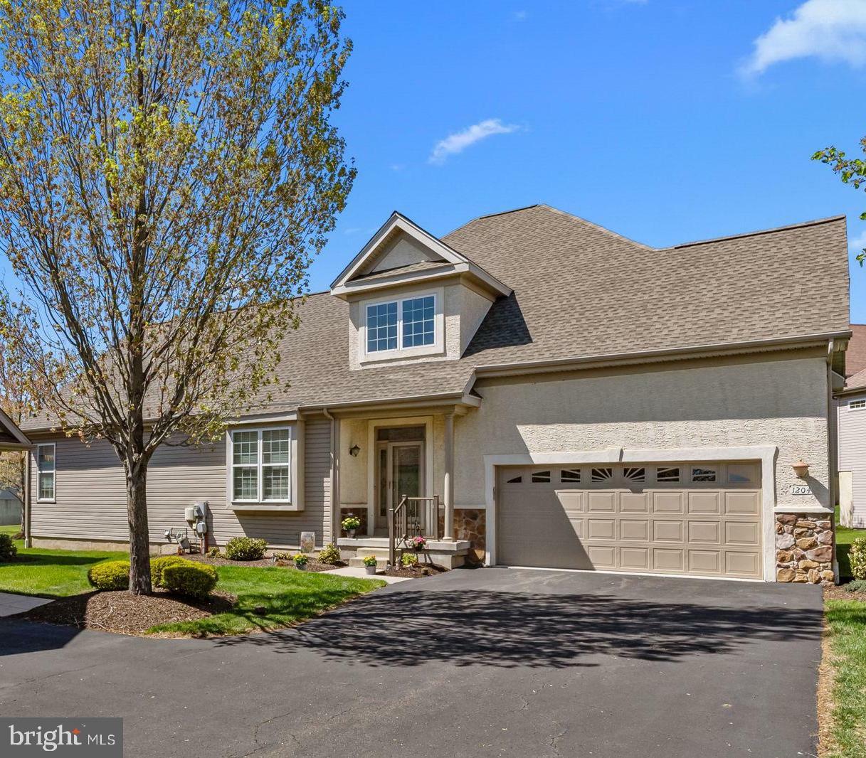 Property Photo: 1204 Lyndhurst Court 81 PA 18976