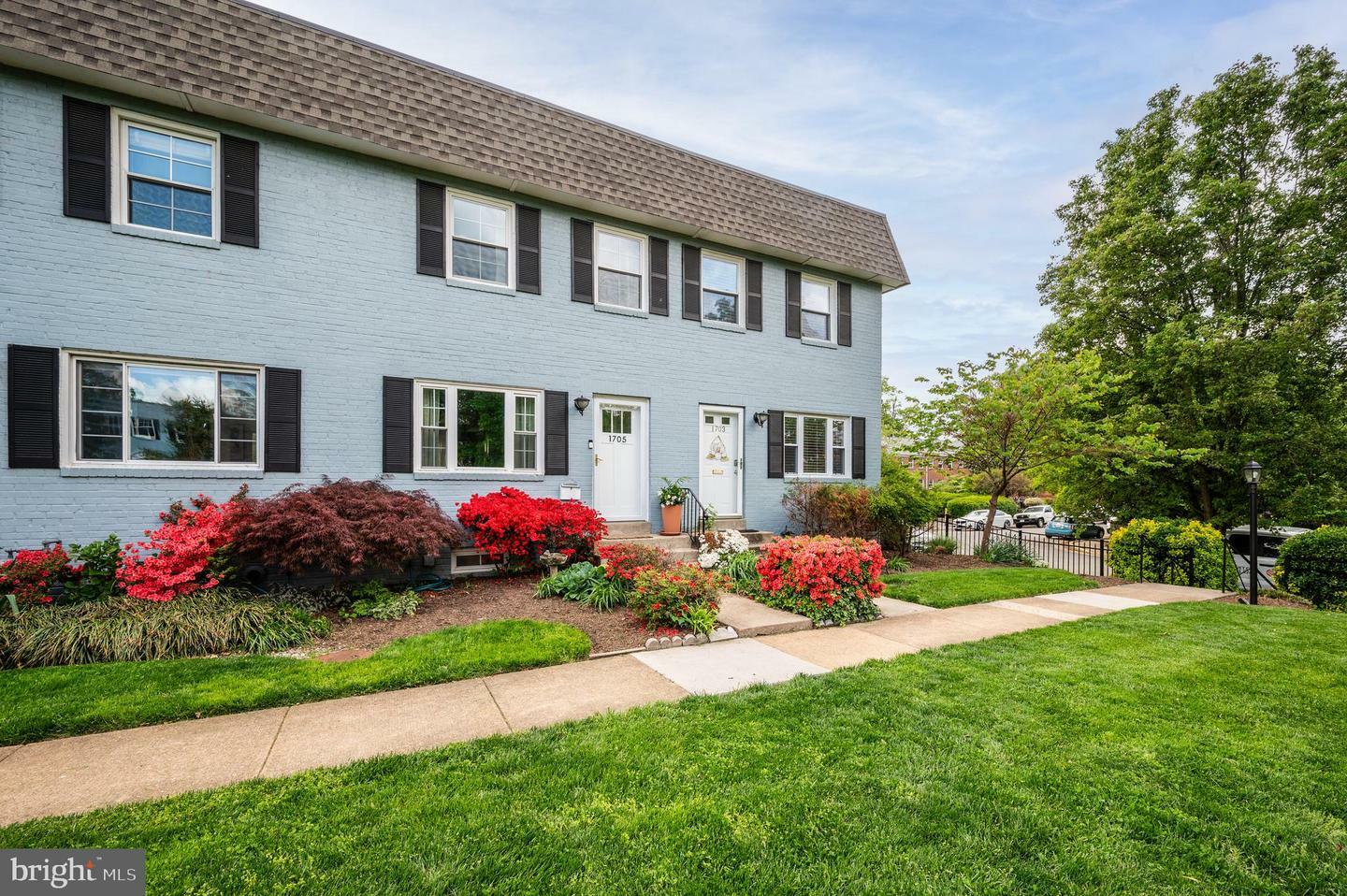Property Photo: 1705 N Cliff Street VA 22301