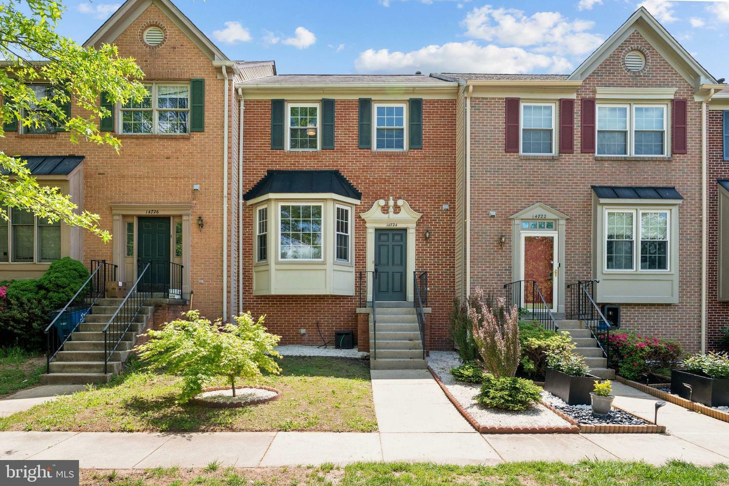Property Photo: 14724 Flower Hill Drive VA 20120