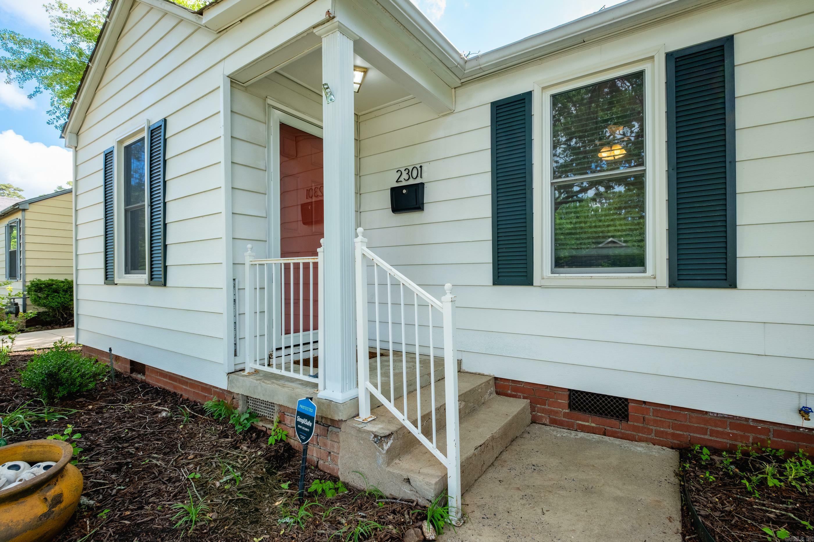 Property Photo: 2301 N McKinley Street AR 72207