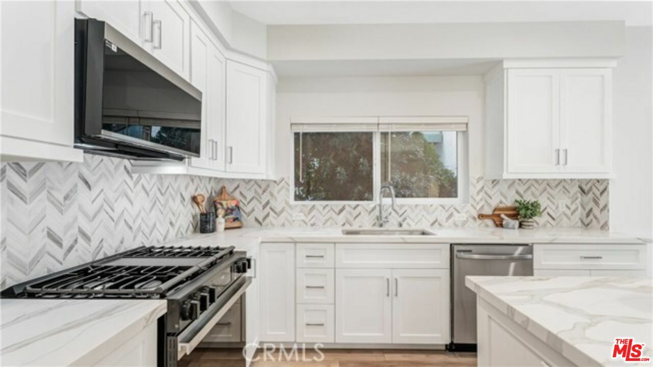 Property Photo: 1819 1/2 Westholme CA 90025