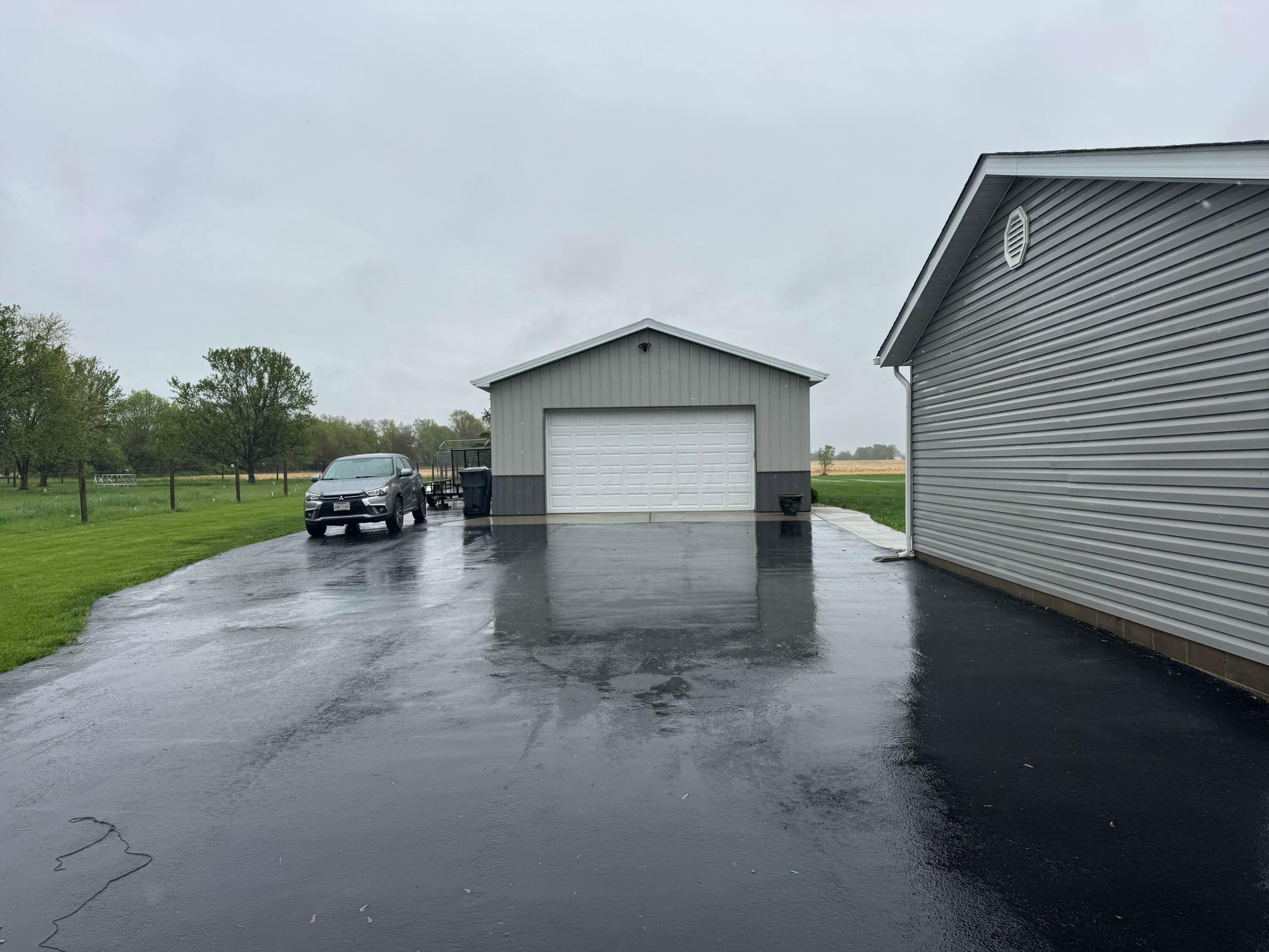 Property Photo: 13306 Ashville Pike OH 43103