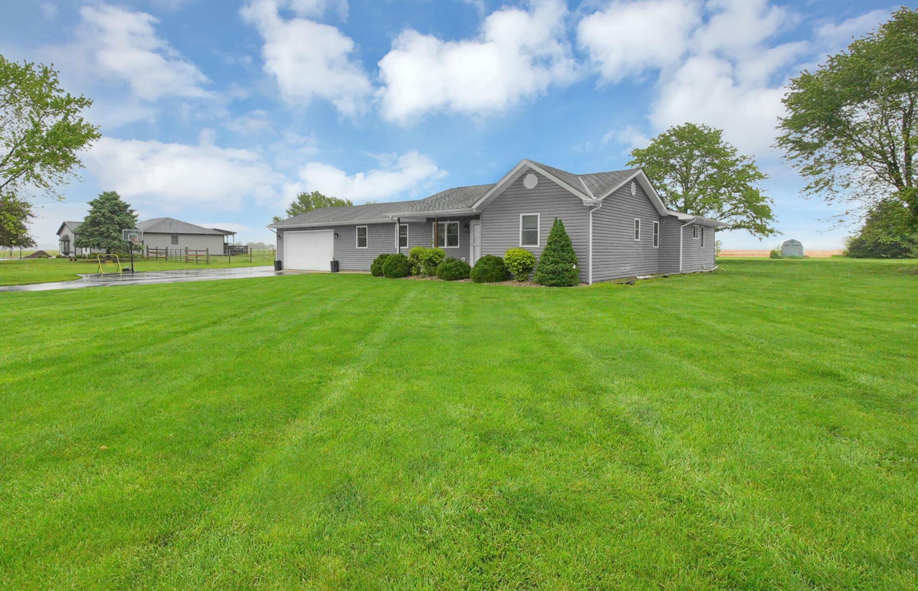 Property Photo: 13306 Ashville Pike OH 43103