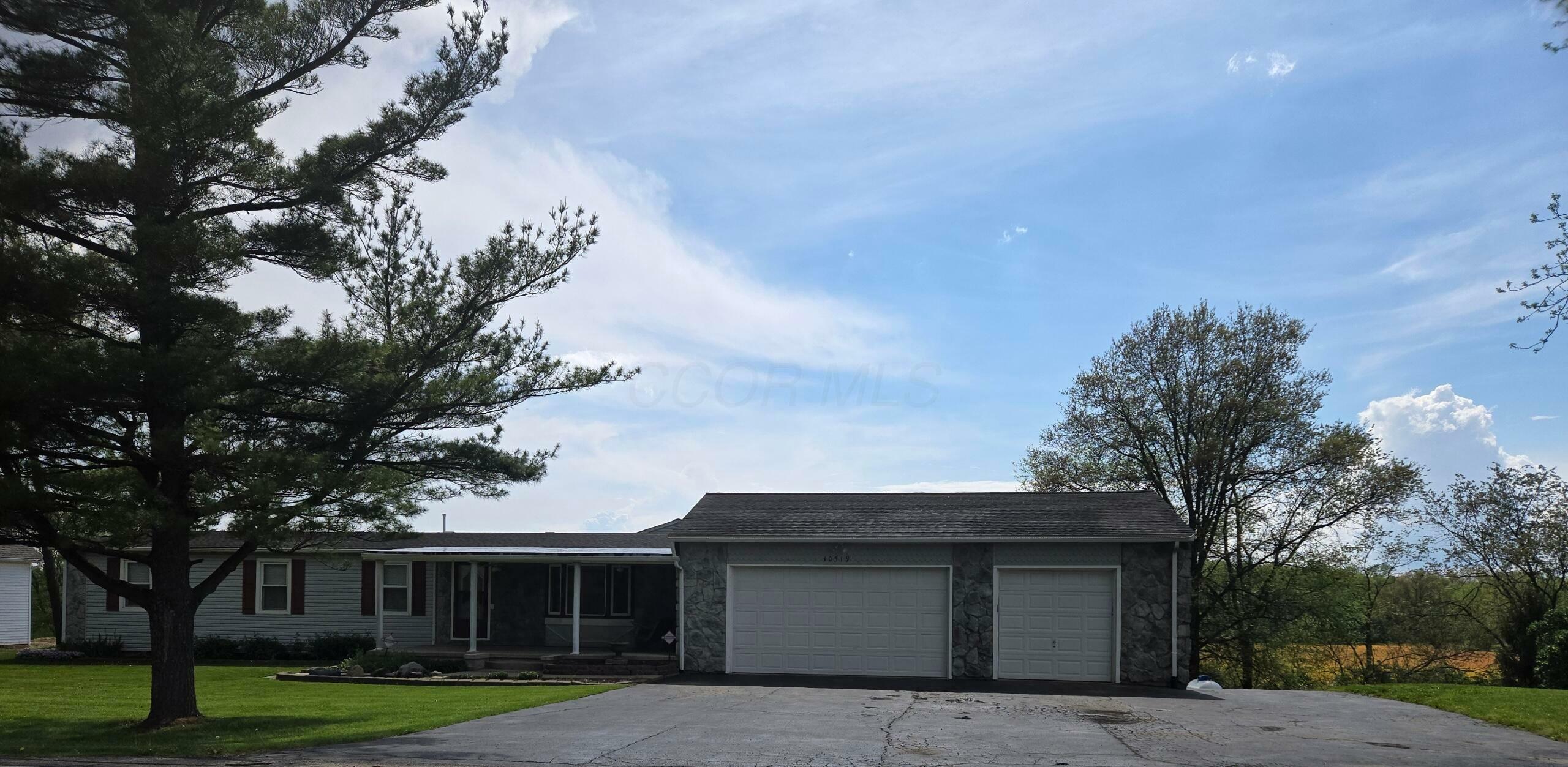 Property Photo: 10519 Darby Creek Road OH 43146