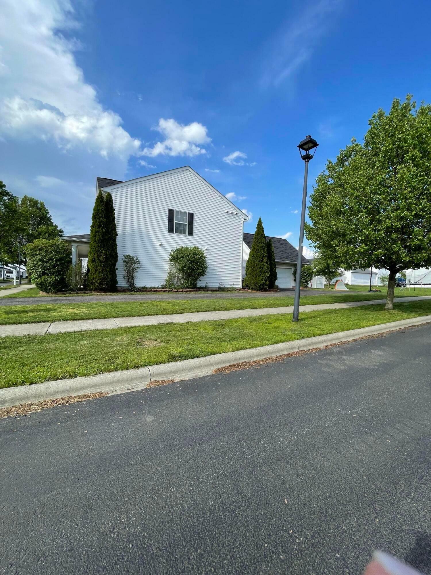 Property Photo: 2526 Delowe Street OH 43123