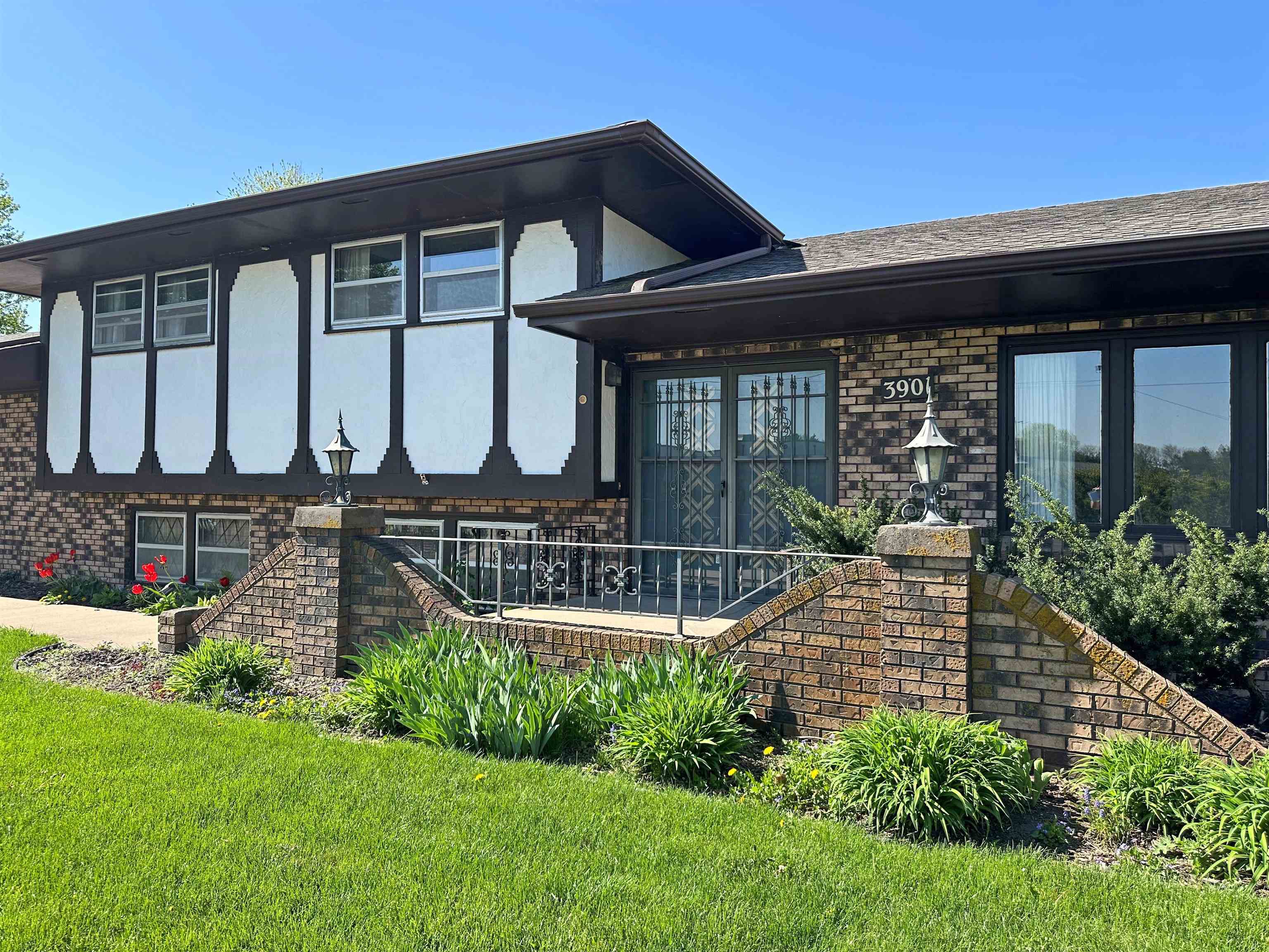 Property Photo: 3901 83rd Street NE 68601