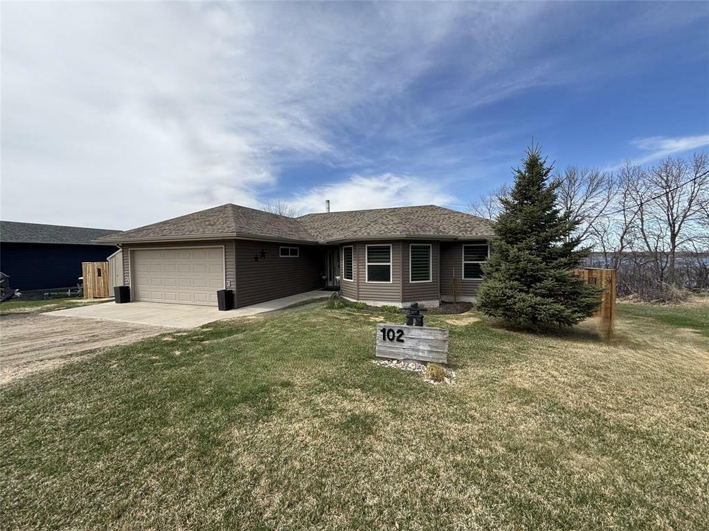 Property Photo: 102 Lakeview Meadows Drive MB R0K 1R0
