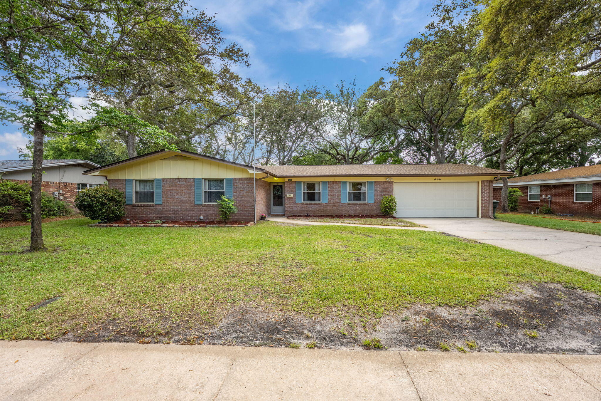 Property Photo:  609 Merioneth Drive  FL 32547 