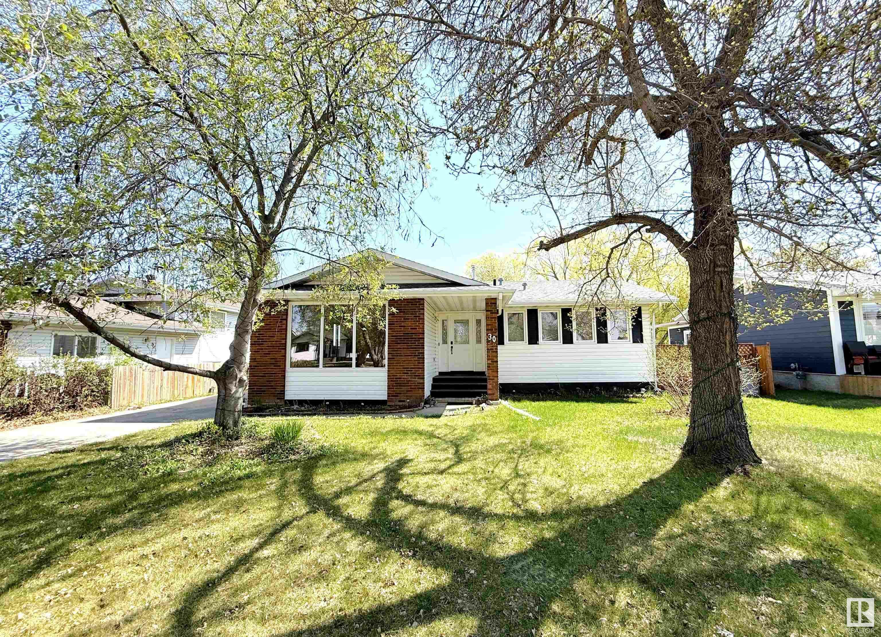 30 Windermere Drive  Spruce Grove AB T7X 1P7 photo