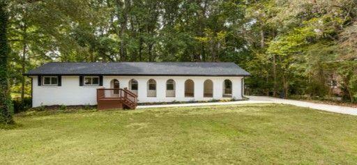 Property Photo: 1019 Crestwood Lane GA 30087