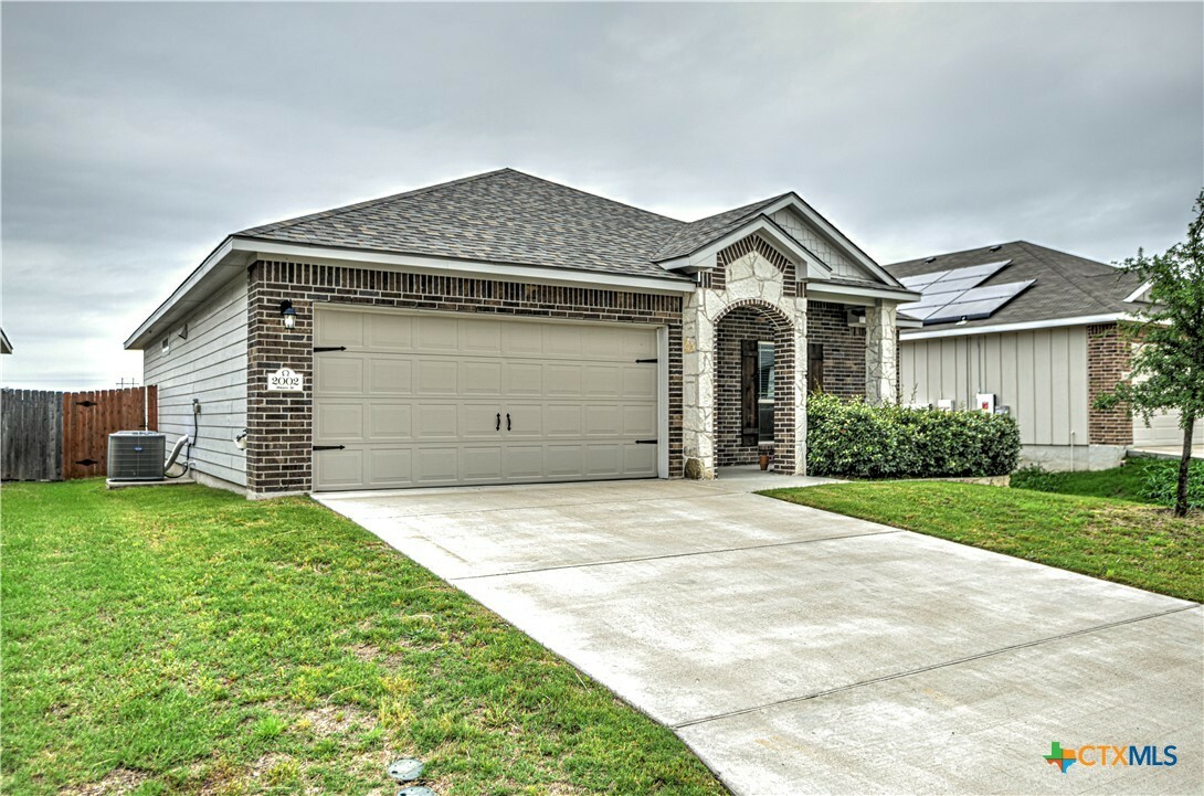 Property Photo: 2002 Hayes Street TX 76502