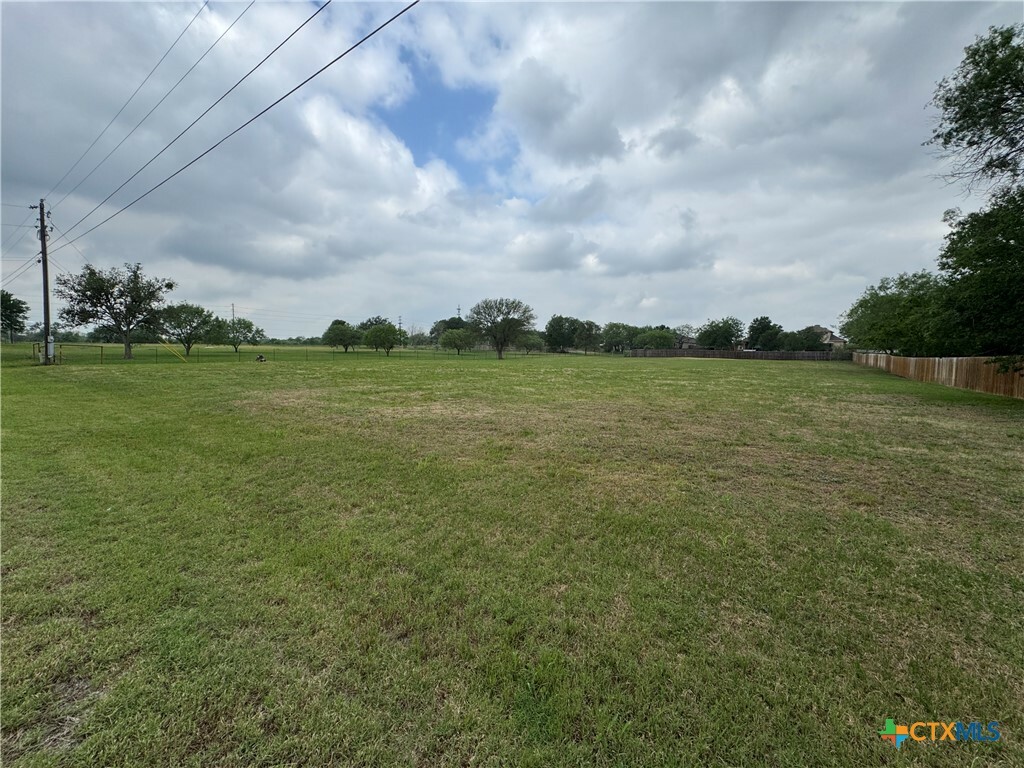 Property Photo: 112 Tomahawk Trail TX 78155