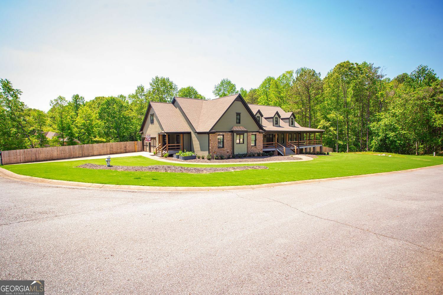 Property Photo: 200 Carney Court GA 30107
