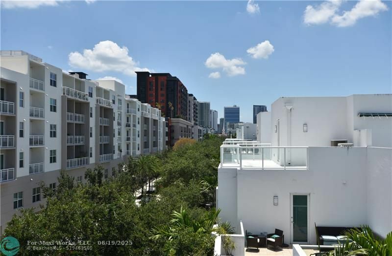 Property Photo: 783 NE 4th Ave 6 FL 33304