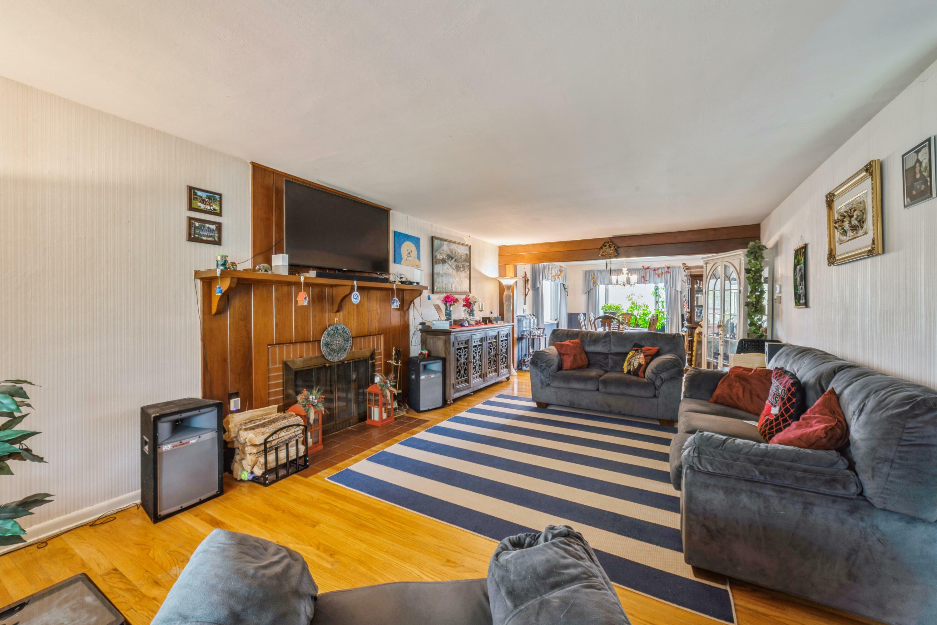 Property Photo: 712 E Elm Street IN 46319